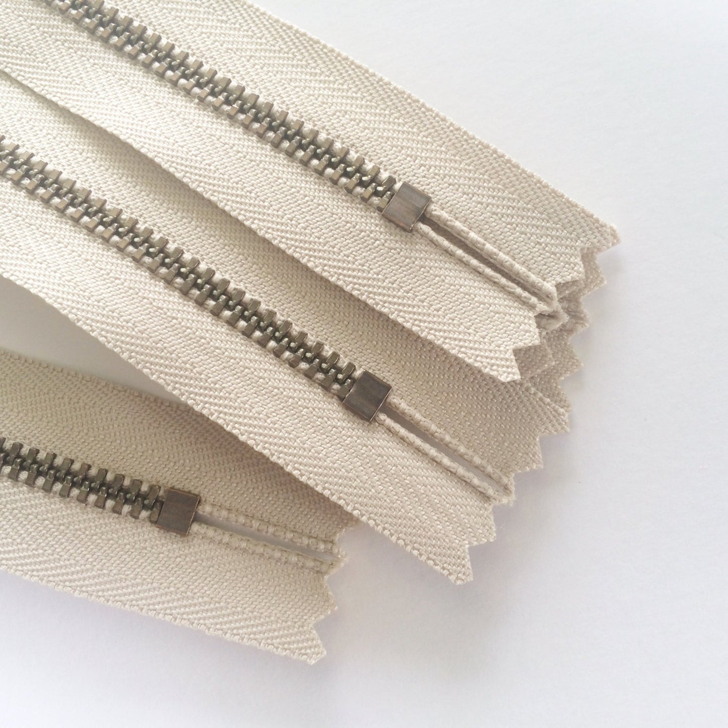 Wholesale 100 Pieces Khaki YKK Metal Zippers - 16 Sizes